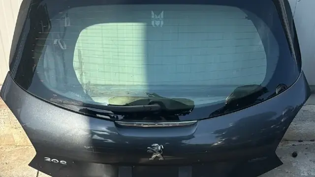 Portellone posteriore Peugeot 208 anno 2015 - usato - in perfette condizioni 