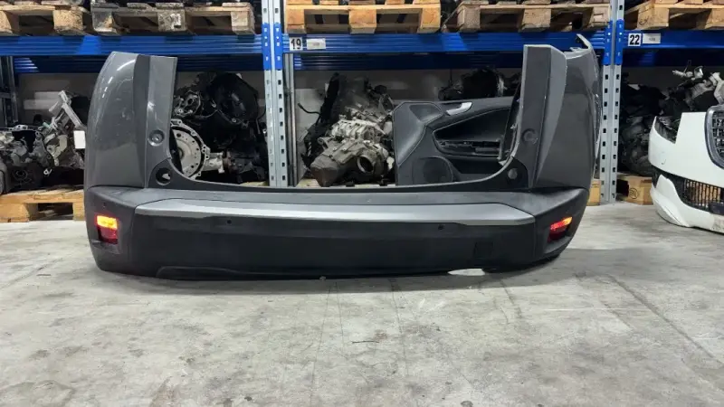 Paraurti posteriore Peugeot 2008 anno 2023 - sensori di parcheggio - in perfette condizioni 