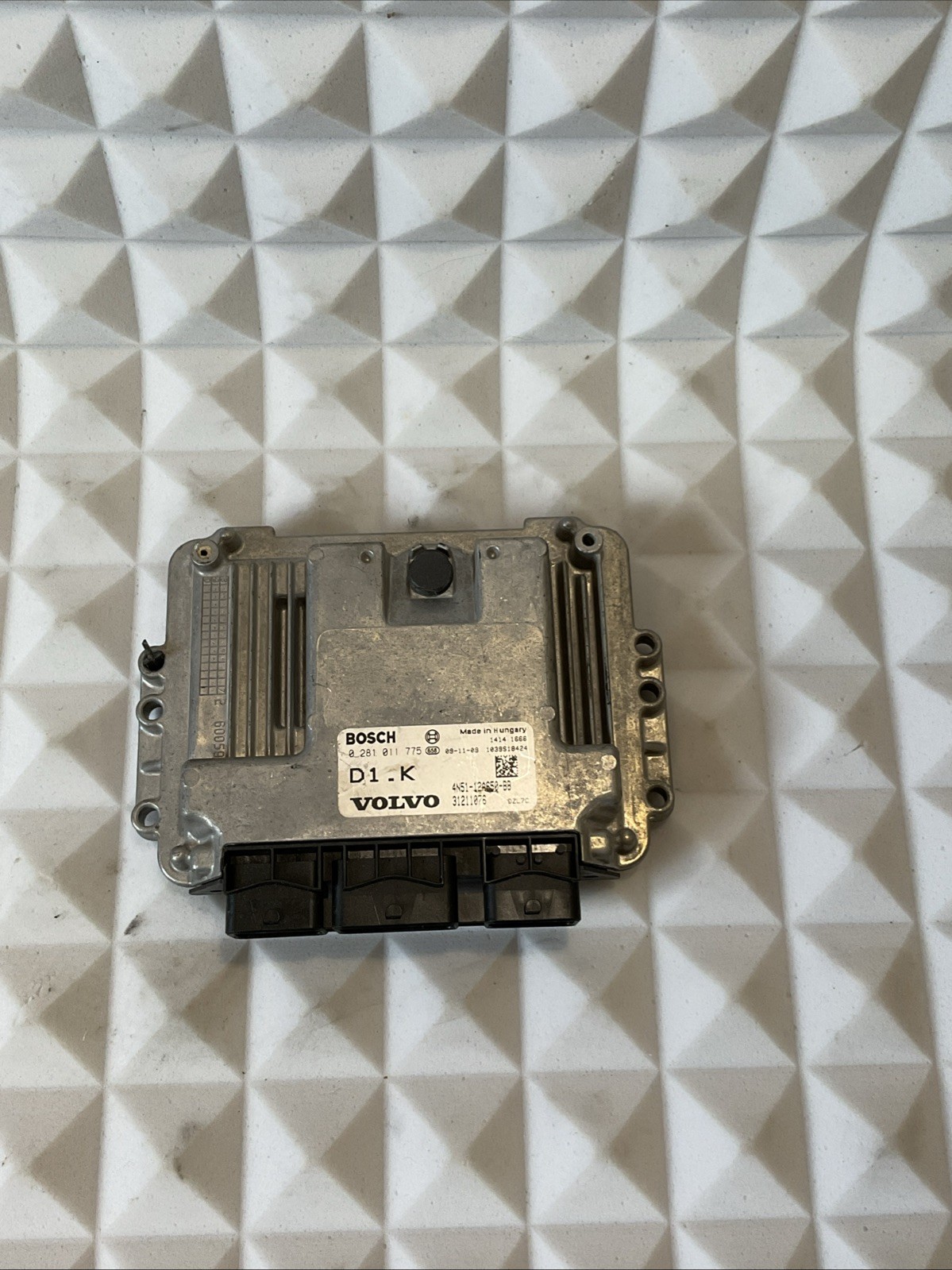 Bosch 0281011775 | 0281 011 775 | 4N5112A650BB | 31211076 | Centralina motore