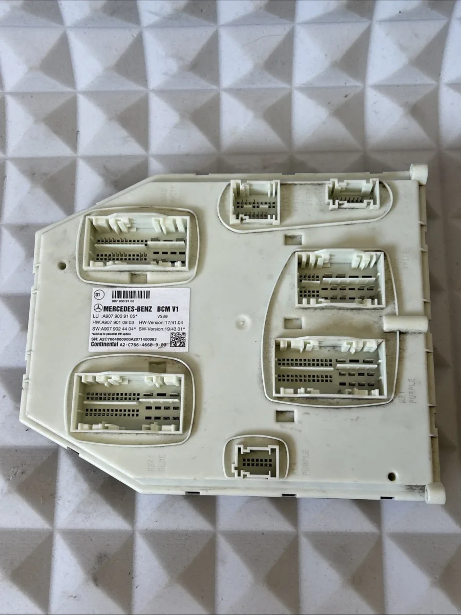 MERCEDES BENZ SPRINTER W907 W910 A9079009105 Mercedes-Benz