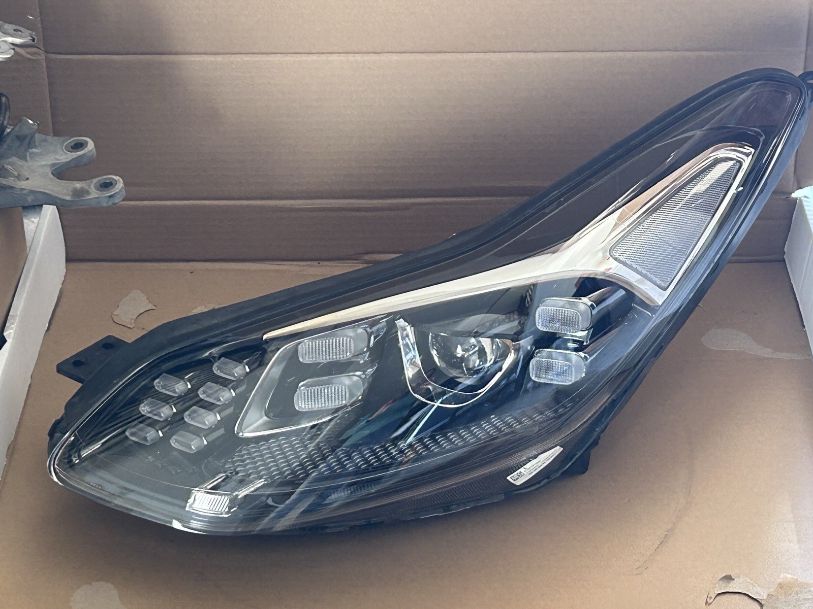 PROIETTORE SINISTRO PER KIA SPORTAGE 2021