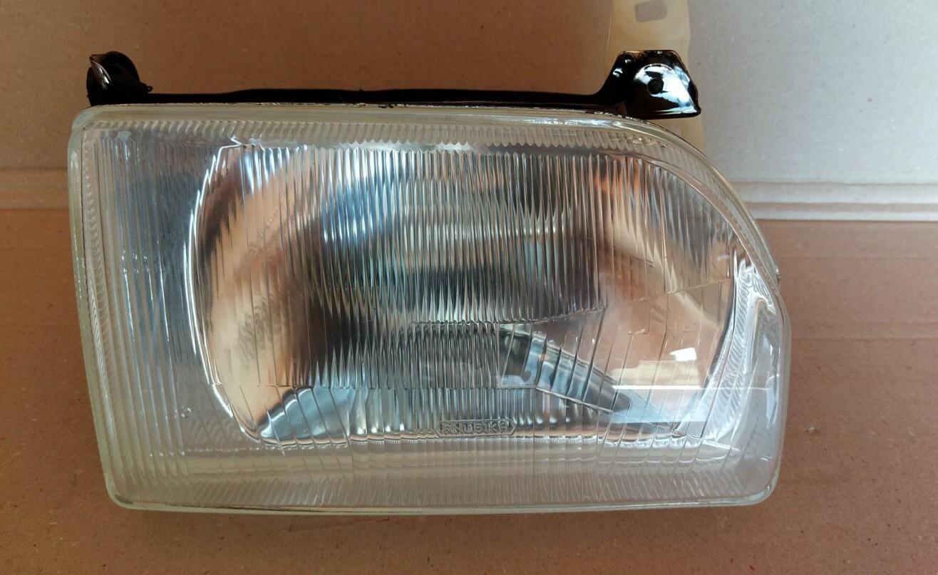 FARO DESTRO ANUSIKA FORD ESCORT 03756700 NUOVO Ford