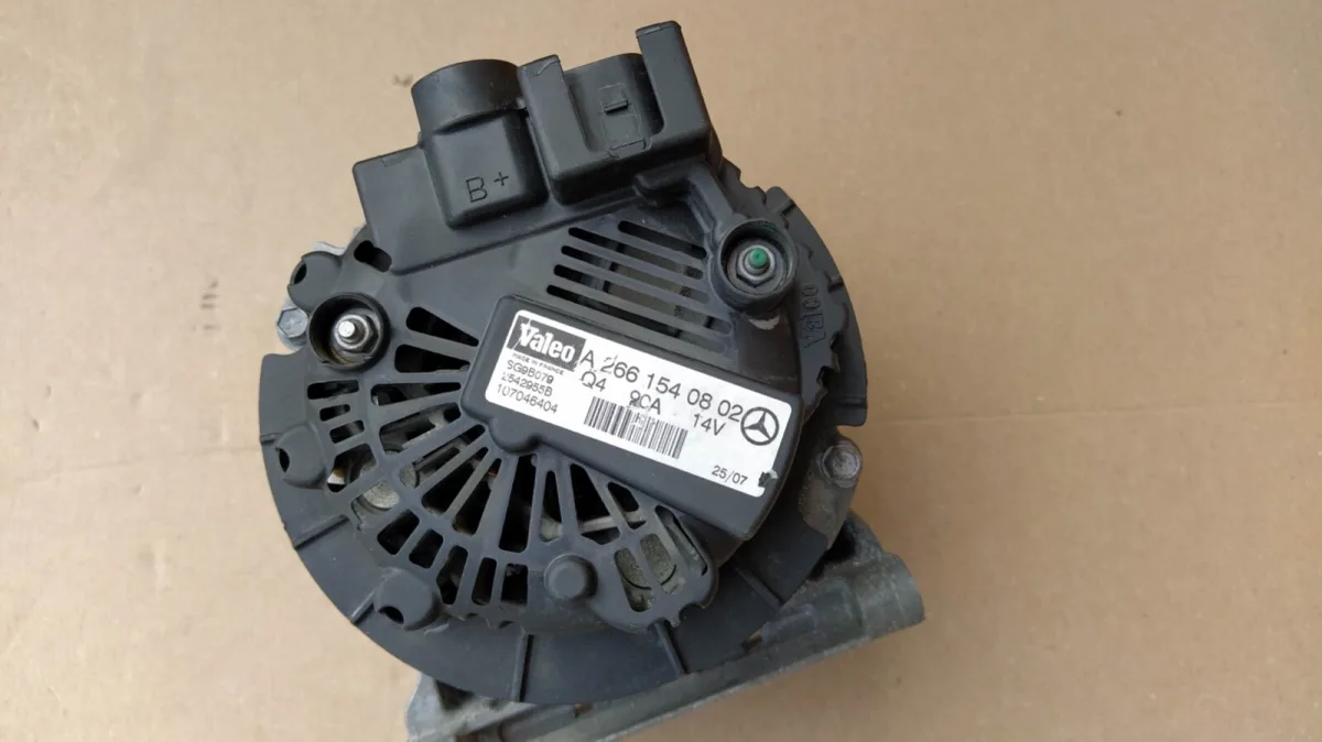 A2261540802 alternatore mercedes 90A Mercedes-Benz
