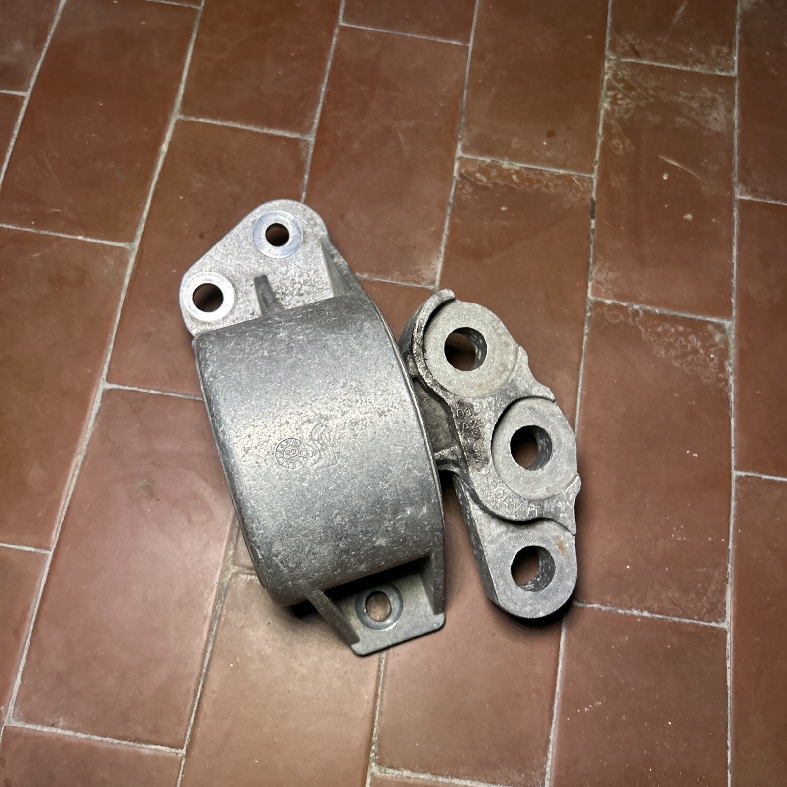 SUPPORTO MOTORE FIAT 500L 00557036510