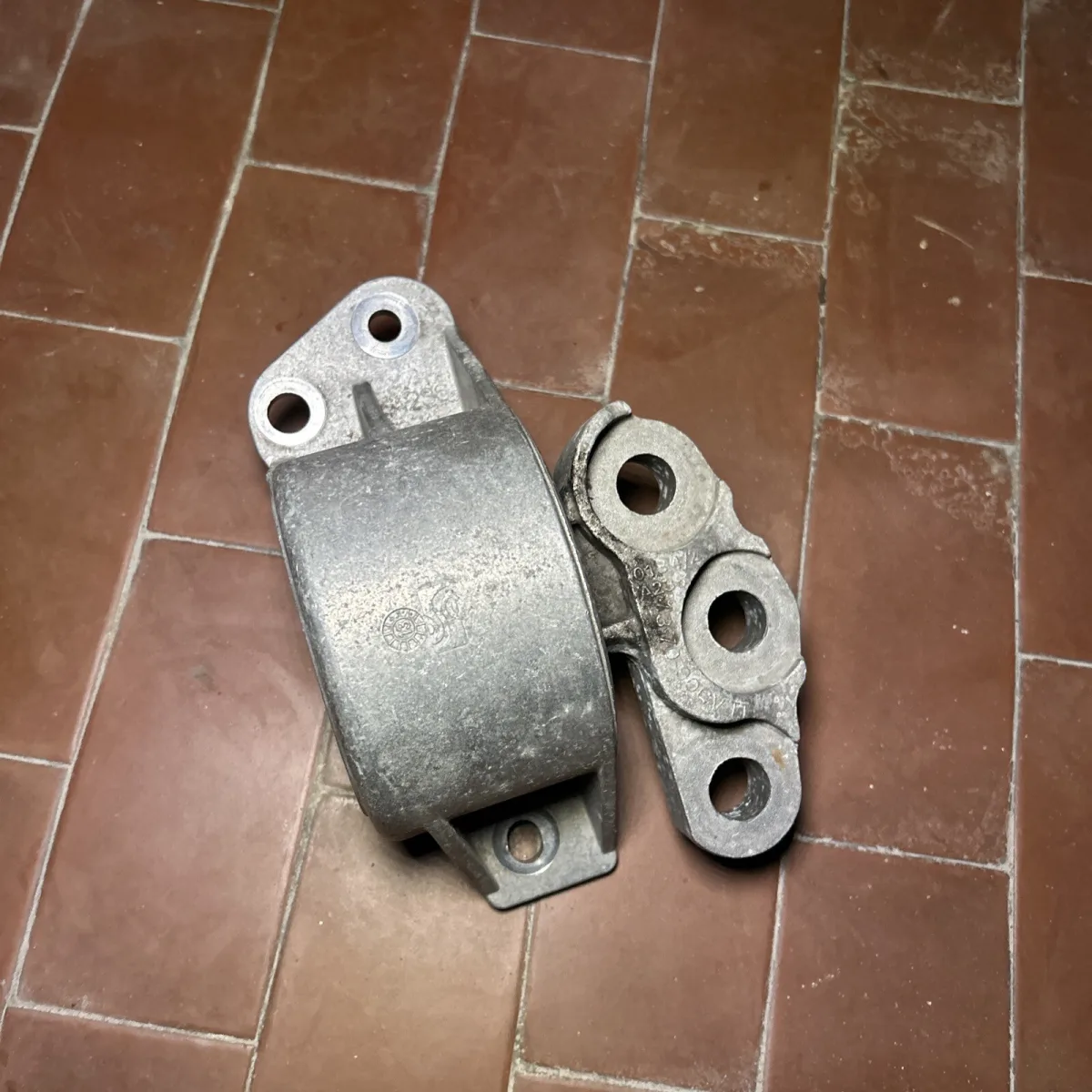 SUPPORTO MOTORE FIAT 500L 00557036510 Fiat usato