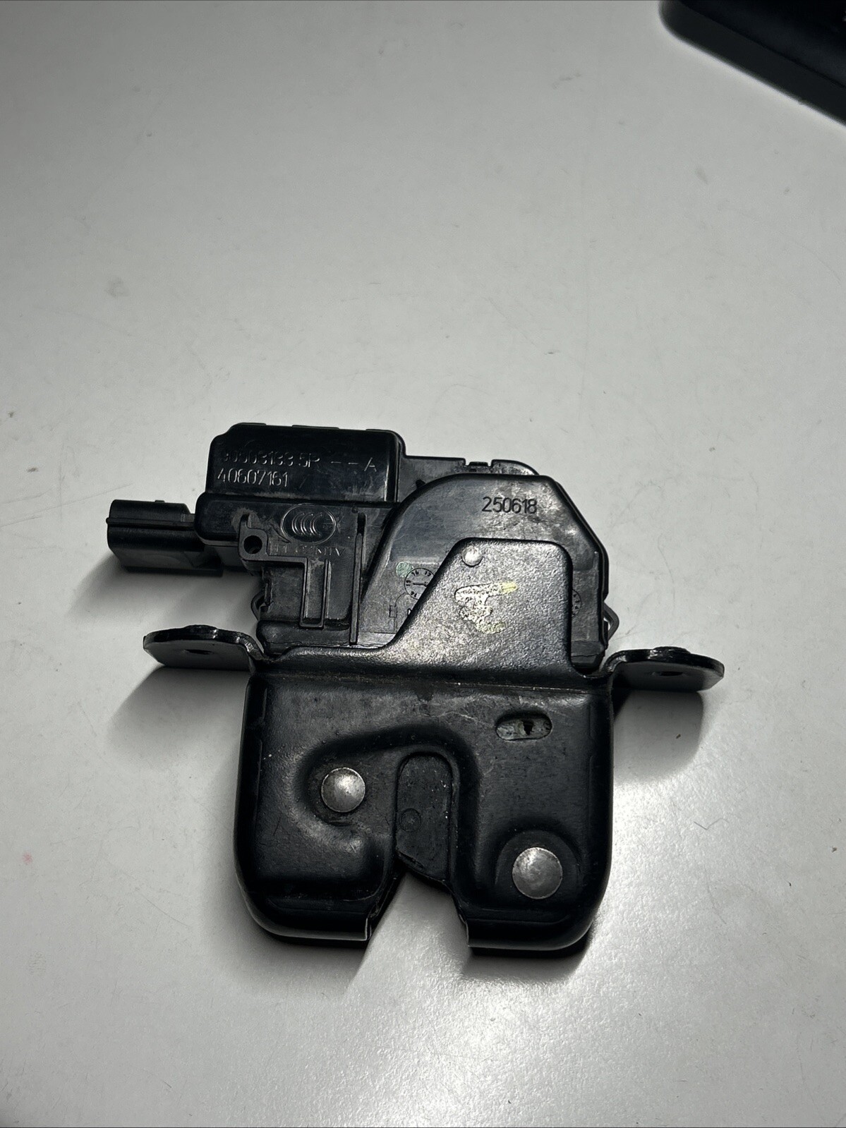 905039004R SERRATURA PORTELLONE RENAULT MEGANE IV Renault